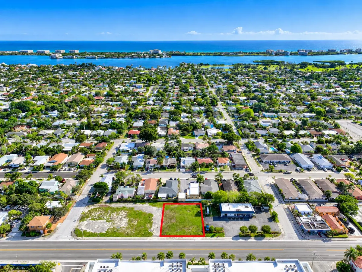 Coastal Suburb and Red-Bordered Lot at 1616 N Dixie Highway, Lake Worth Beach