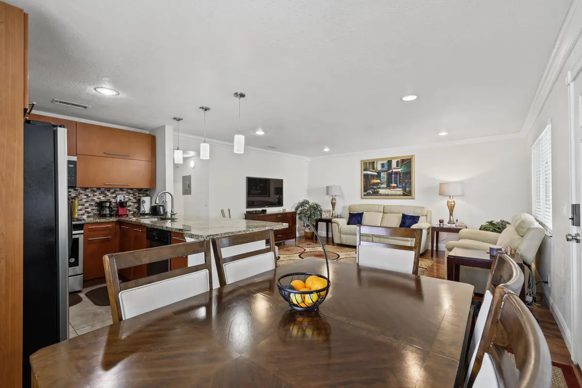 LG-12 at 379 CAPRI H, Delray Beach