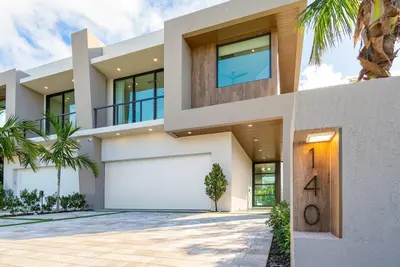 140 NE WAVECREST Way, Boca Raton – Townhouse for sale