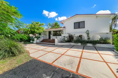 2408 NE 17th Terrace, Wilton Manors – Single Family Residence for sale