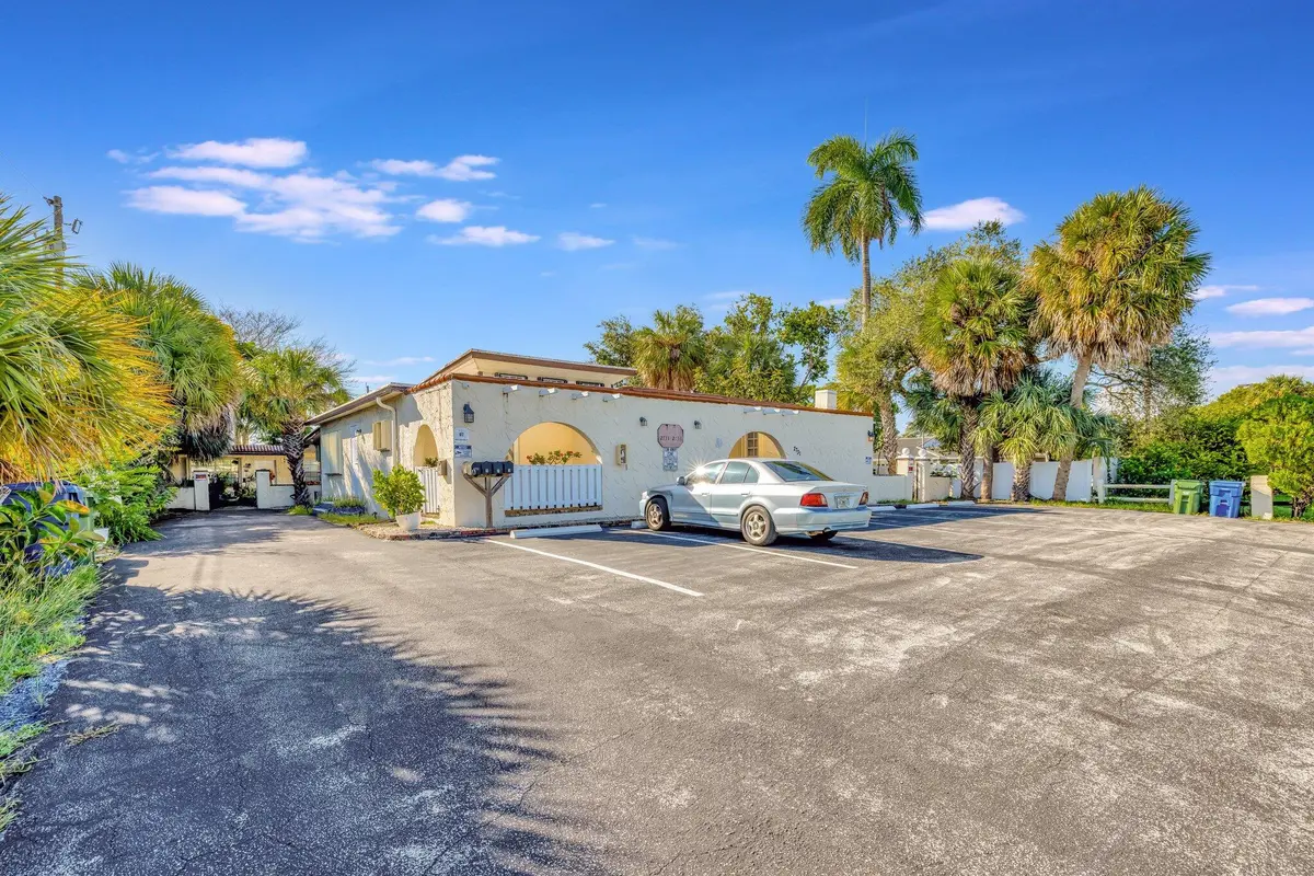 20-web-or-mls-699A9854 at 2731 NE 1ST Terrace 1-4, Wilton Manors