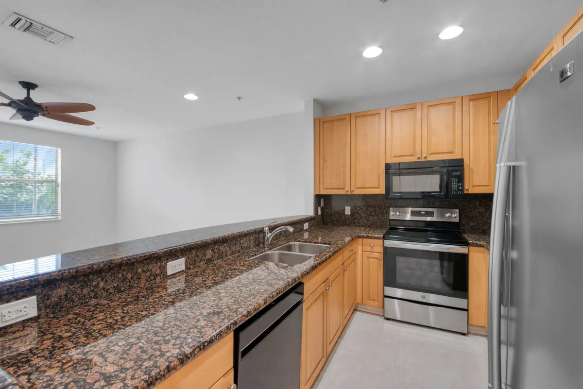 GRANITE COUNTER TOPS at 1374 PIAZZA PITTI, Boynton Beach