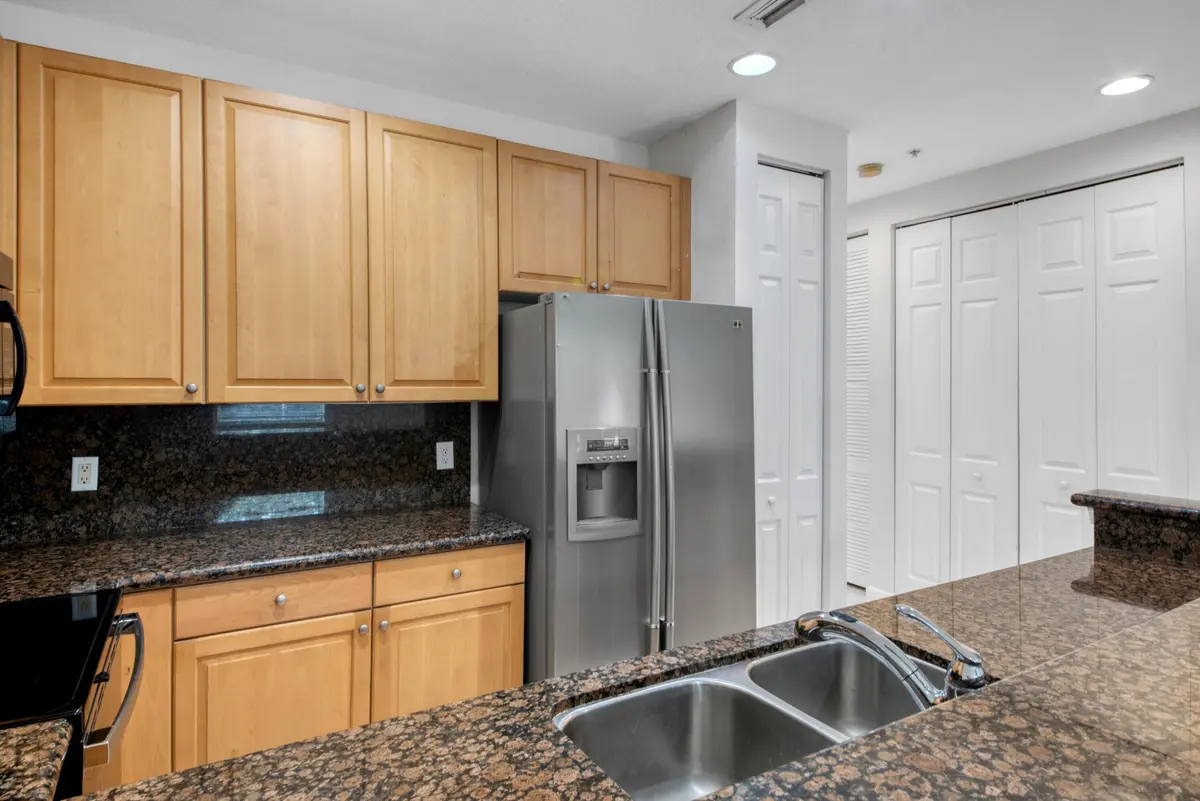 WOOD CABINETRY at 1374 PIAZZA PITTI, Boynton Beach