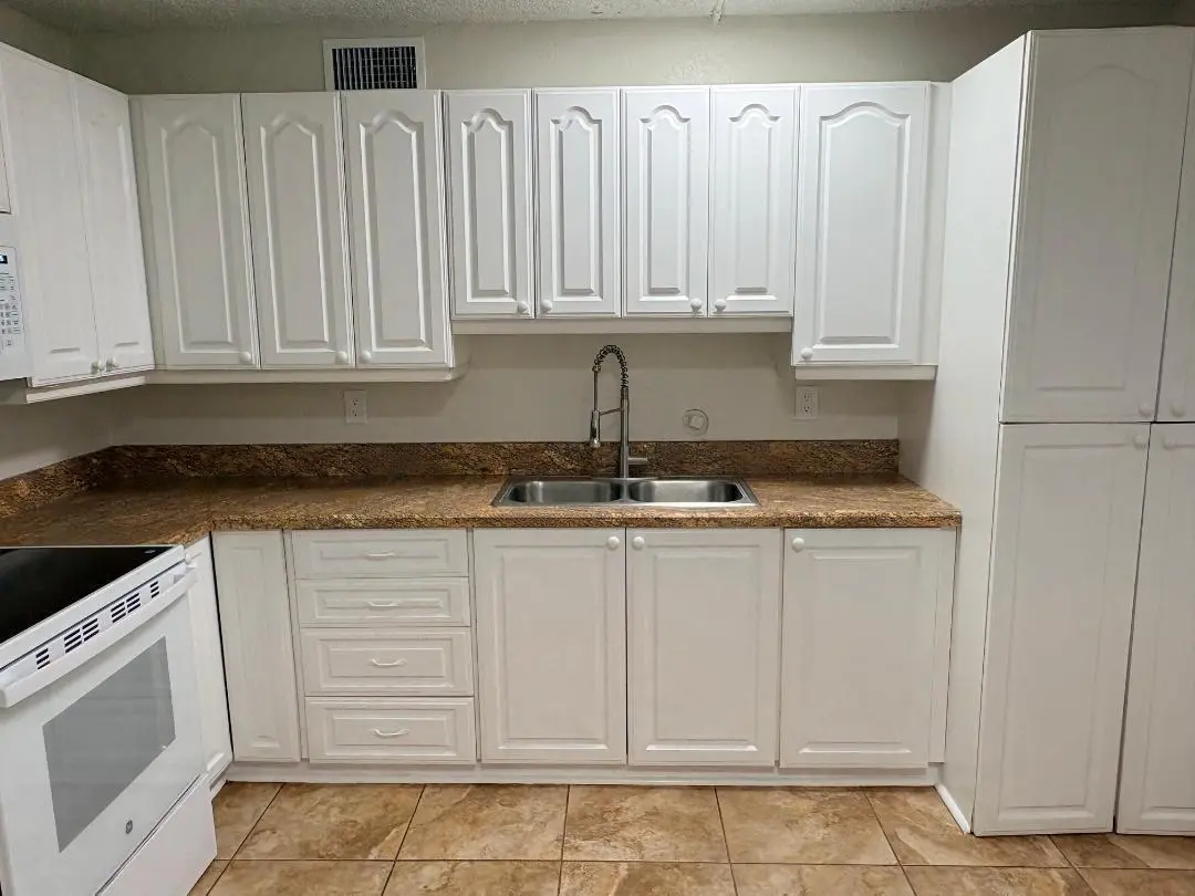 KITCHEN at 510 M Street Apt 1, West Palm Beach