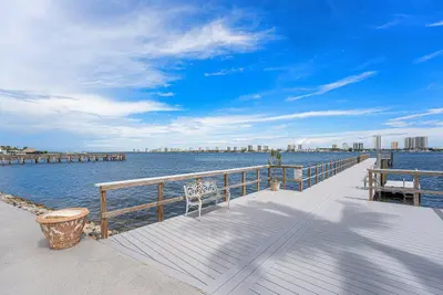 3040 Lake Shore Drive 502, Riviera Beach – Condominium for sale