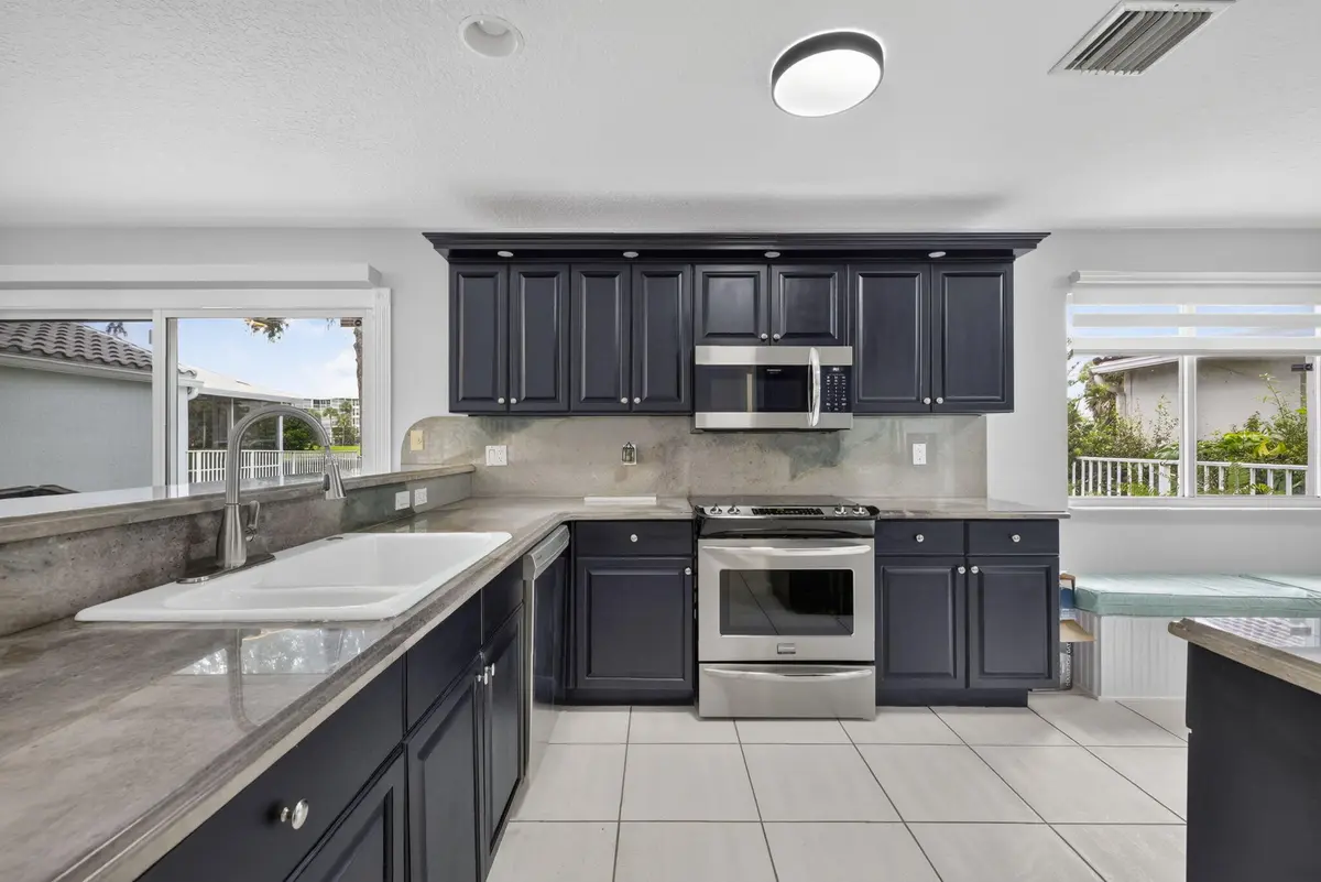 kitchen at 1403 BANYAN Circle, Pompano Beach