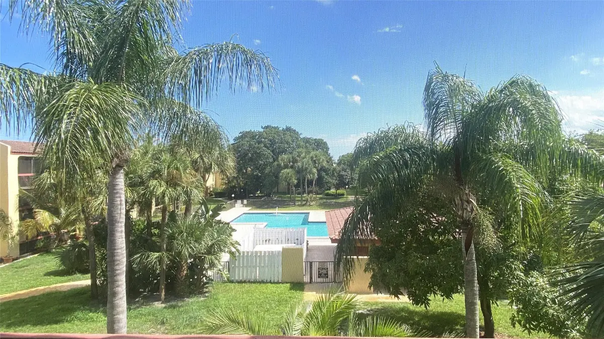 Photo 2 at 733 SE 1ST Way 302, Deerfield Beach