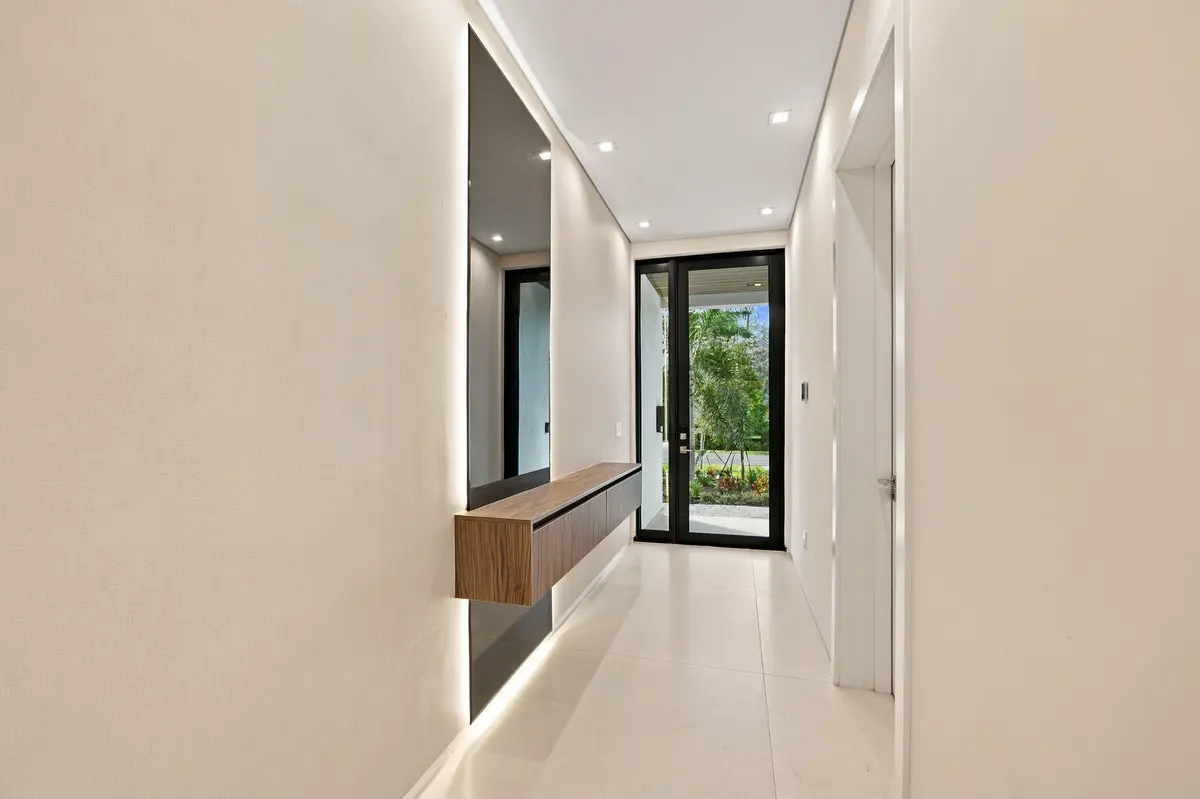 7-web-or-mls-1015-ne-3rd-st at 1015 NE 3rd Street, Fort Lauderdale