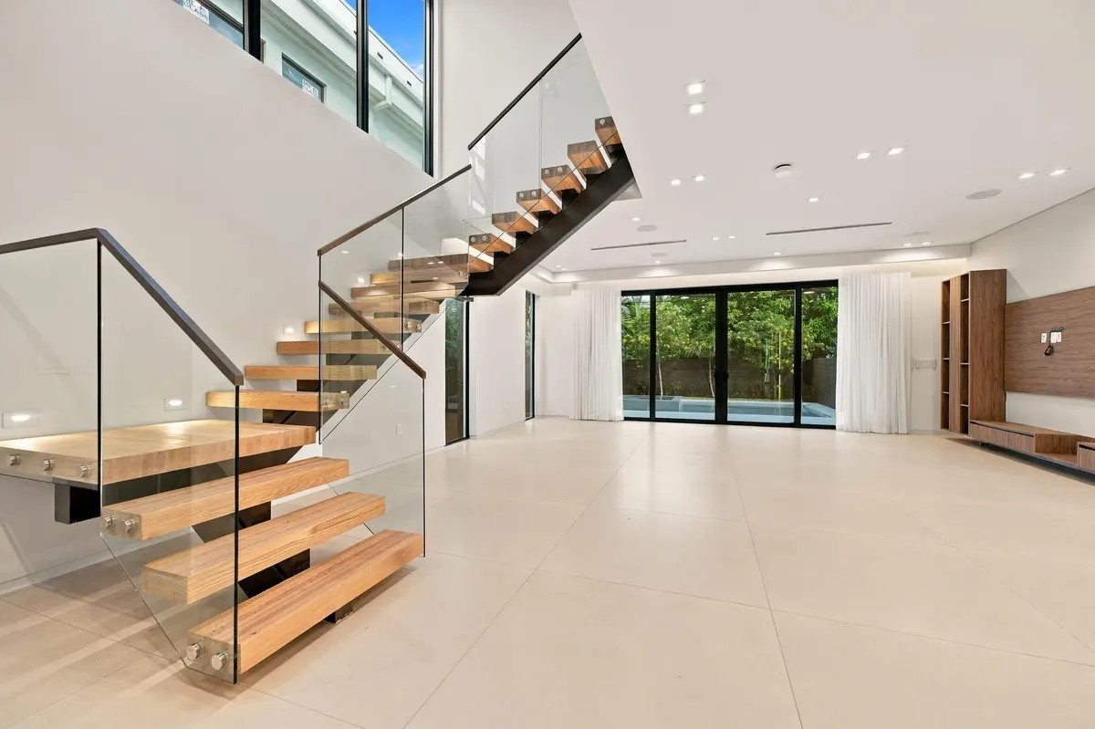 11-web-or-mls-1015-ne-3rd-st at 1015 NE 3rd Street, Fort Lauderdale
