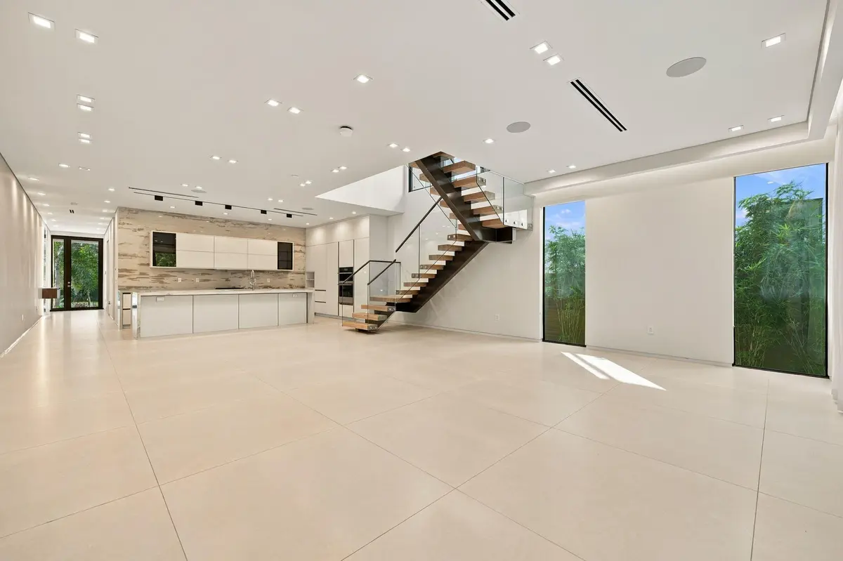 13-web-or-mls-1015-ne-3rd-st at 1015 NE 3rd Street, Fort Lauderdale