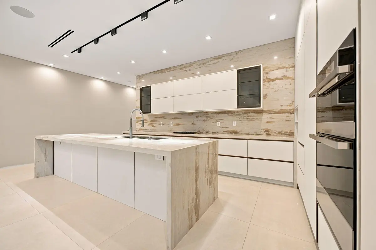 16-web-or-mls-1015-ne-3rd-st at 1015 NE 3rd Street, Fort Lauderdale
