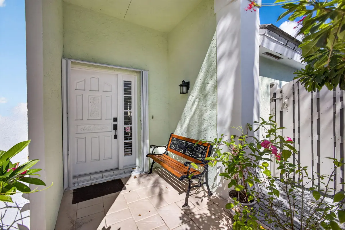 5-web-or-mls-5D1A3050 at 12 COMMODORE Place, Palm Beach Gardens