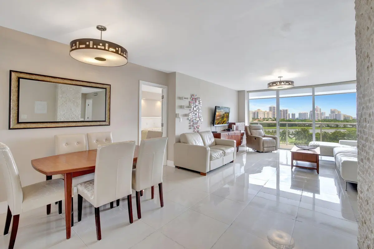 1-web-or-mls-699A7174 at 3701 N COUNTRY CLUB Drive 907, Aventura