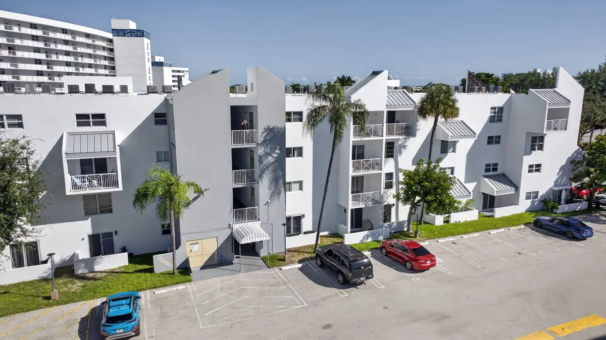 4-web-or-mls-2840 203-15 at 2840 NE 14th Street Causeway 203A, Pompano Beach