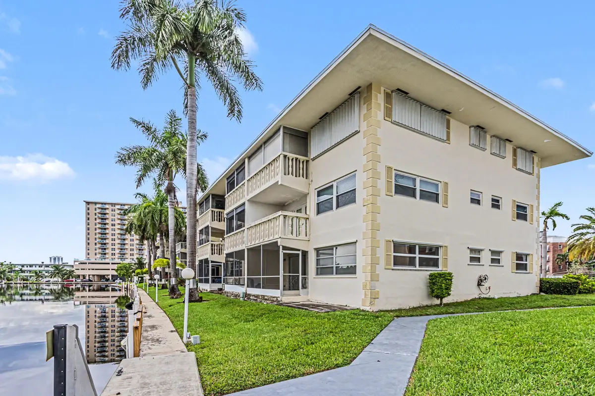 460-6 at 460 Paradise Isle Boulevard 101, Hallandale Beach