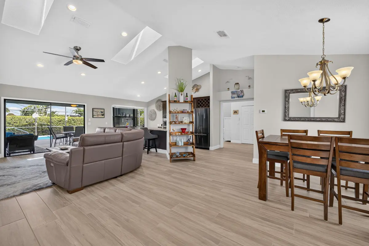 609 SE Barr Street, Port St. Lucie, FL – photo 5