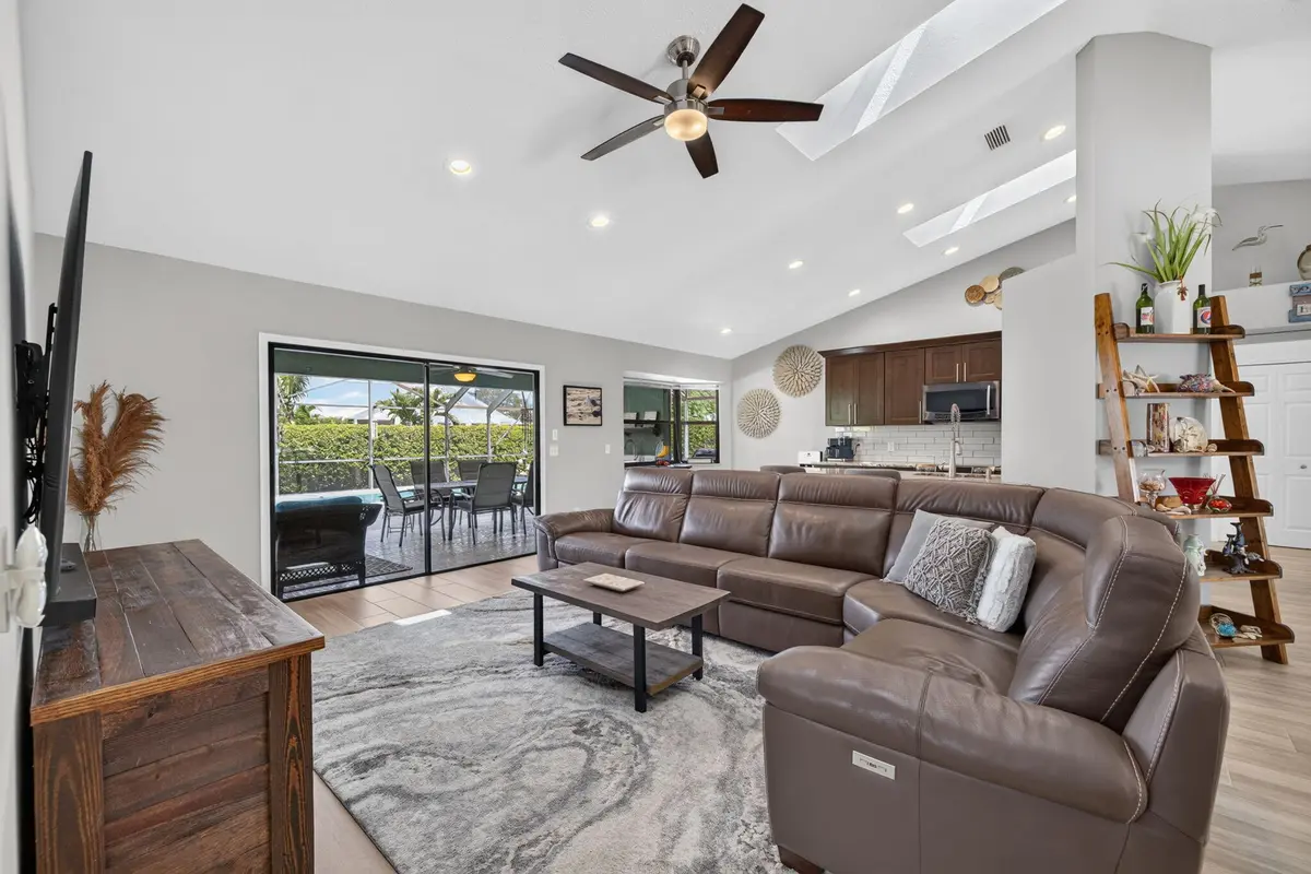 609 SE Barr Street, Port St. Lucie, FL – photo 6