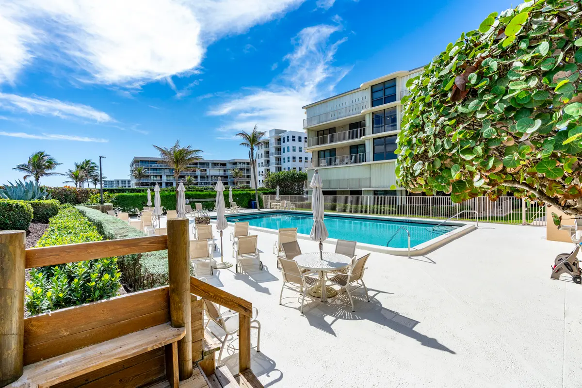 iPixx_00_17 at 3200 S OCEAN Boulevard A101, Palm Beach