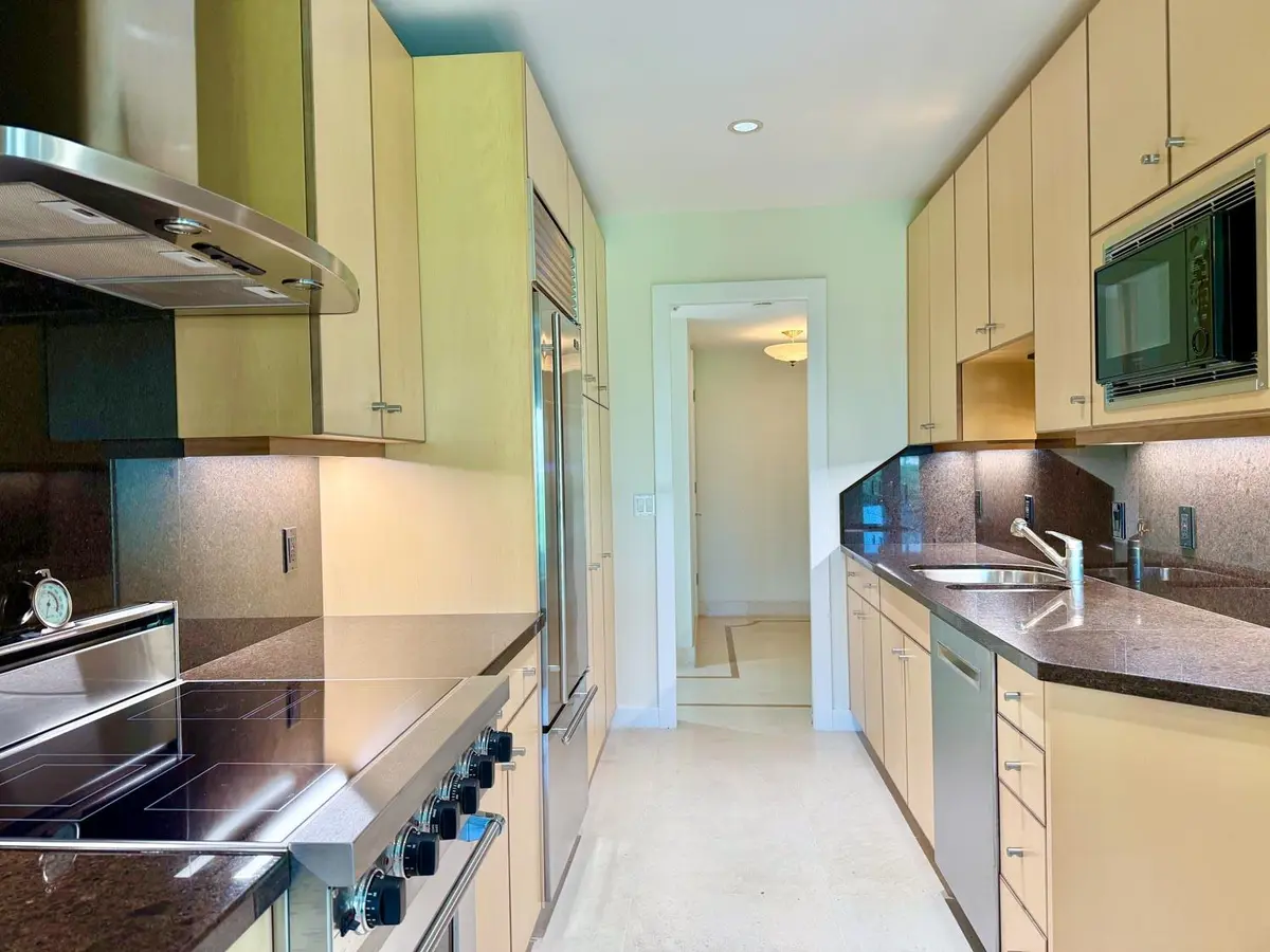 18 Kitchen4 at 700 BEACH Road 147, Indian River Shores