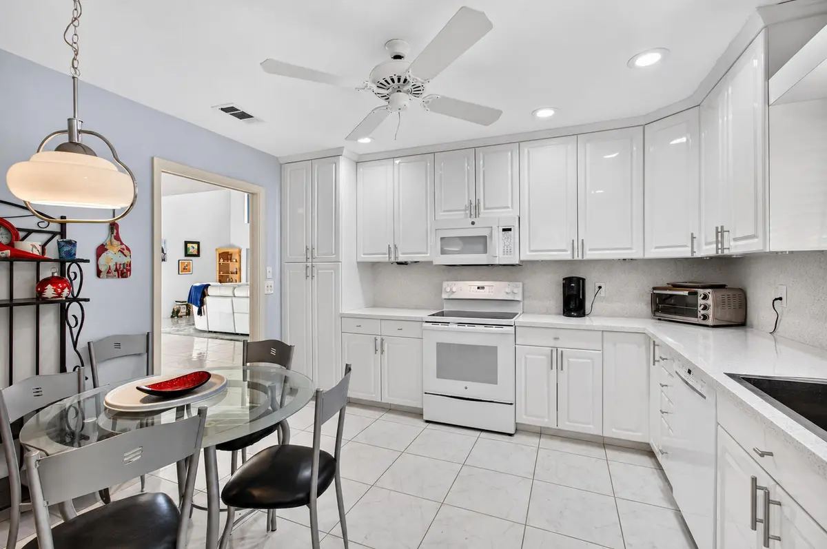 05_Kitchen_dining_area at 21923 Arriba Real, Boca Raton