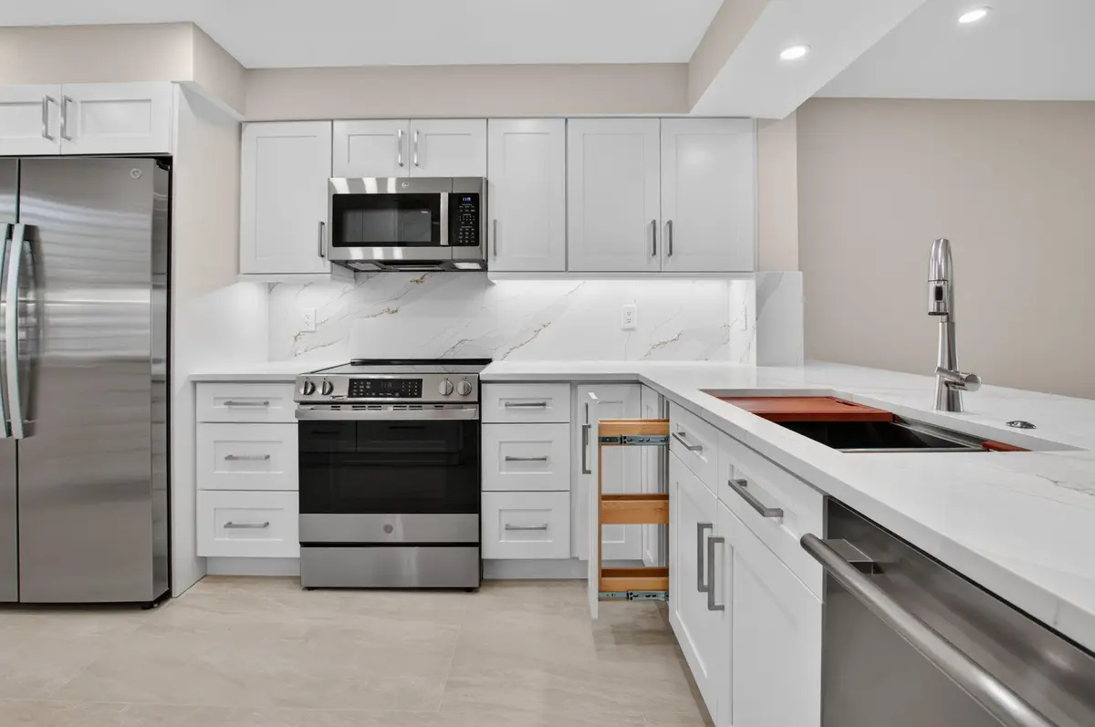 Kitchen at 5914 REGAL GLEN Drive 107, Boynton Beach