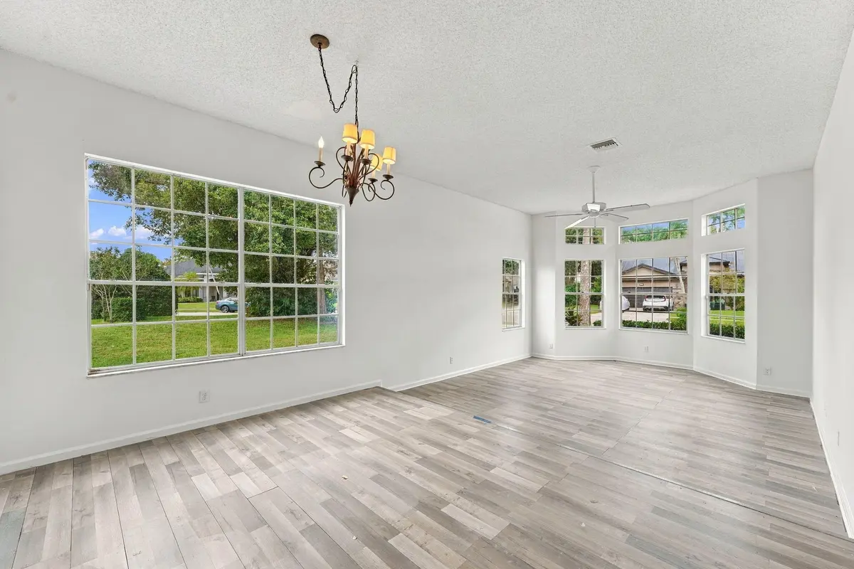 22-web-or-mls-DSC03883 at 1015 LAKE BREEZE Drive, Wellington