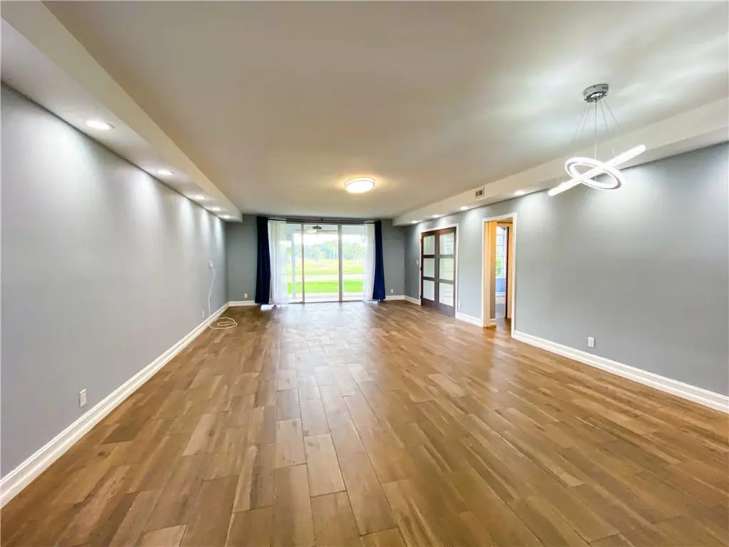Photo 4 at 3900 Oaks Clubhouse Drive 106, Pompano Beach