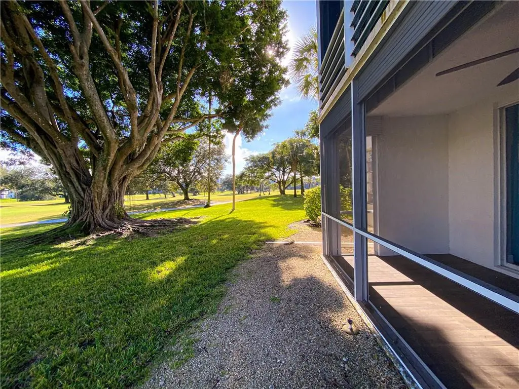 Photo 5 at 3900 Oaks Clubhouse Drive 106, Pompano Beach