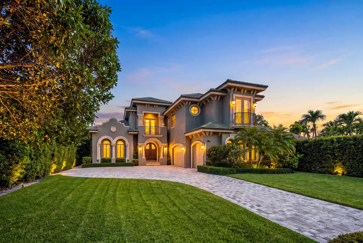 153_et6a8854_custom_custom at 1207 N ATLANTIC Drive, Lantana