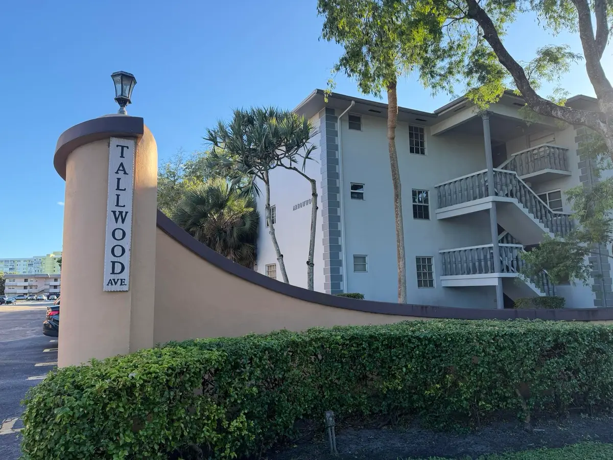 IMG_3029 at 900 TALLWOOD Avenue 107, Hollywood