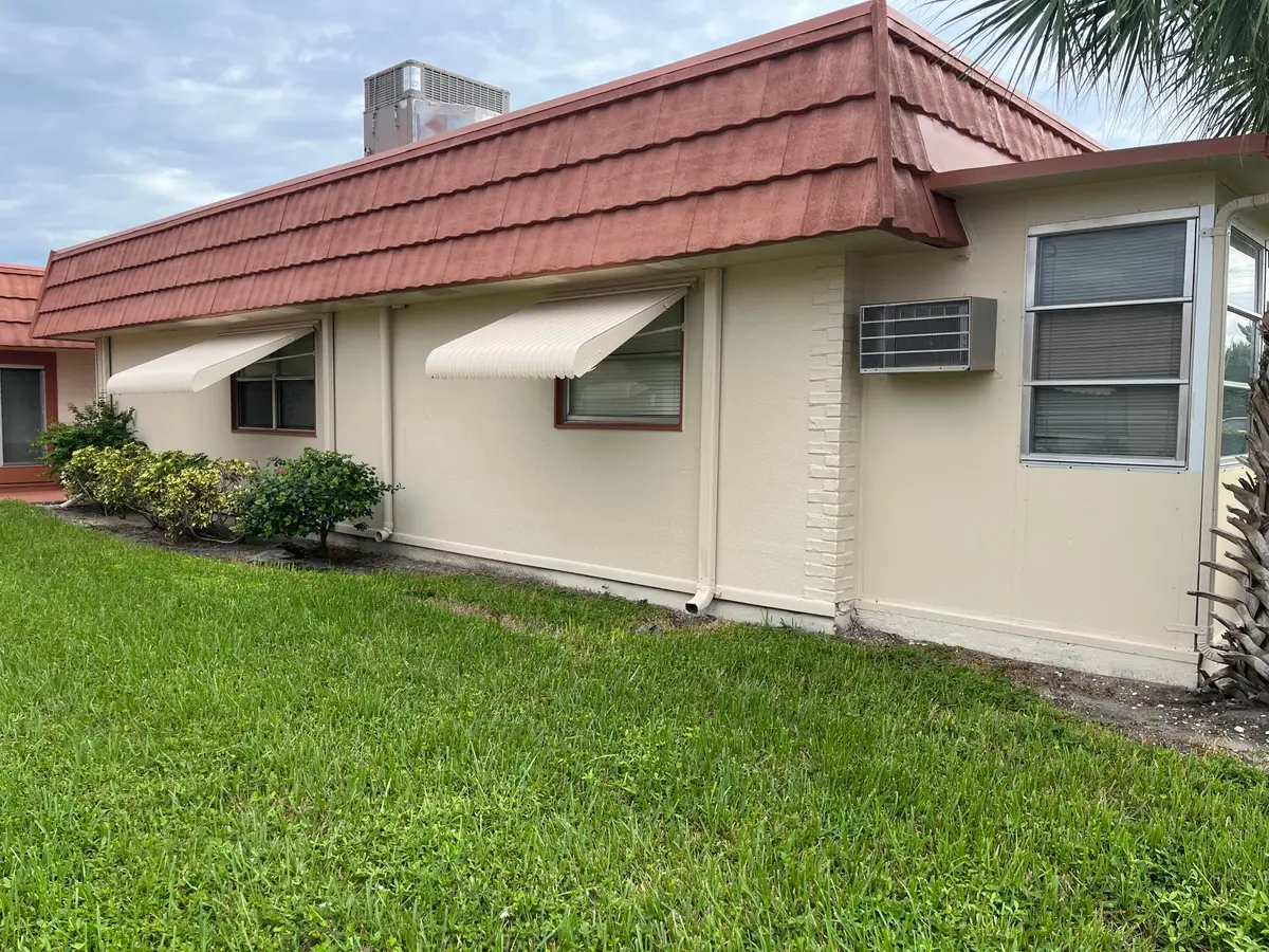 side of unit at 278 SEVILLE L, Delray Beach