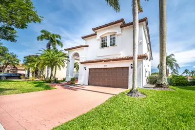 18438 NW 11TH Street, Pembroke Pines – Single Family Residence for sale