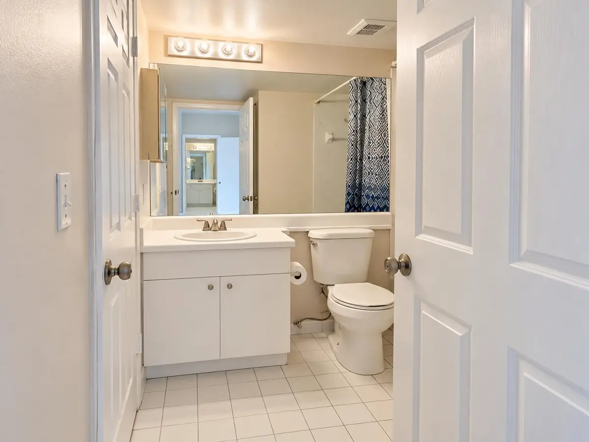 Bright Neutral Bathroom Interior at 2620 S UNIVERSITY Drive 311, Davie