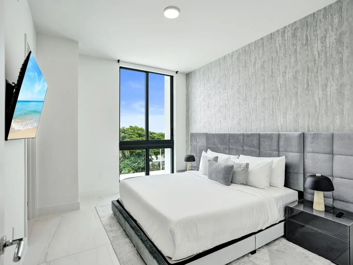 19-web-or-mls-DSC02074 at 305 BRINY Avenue 401, Pompano Beach