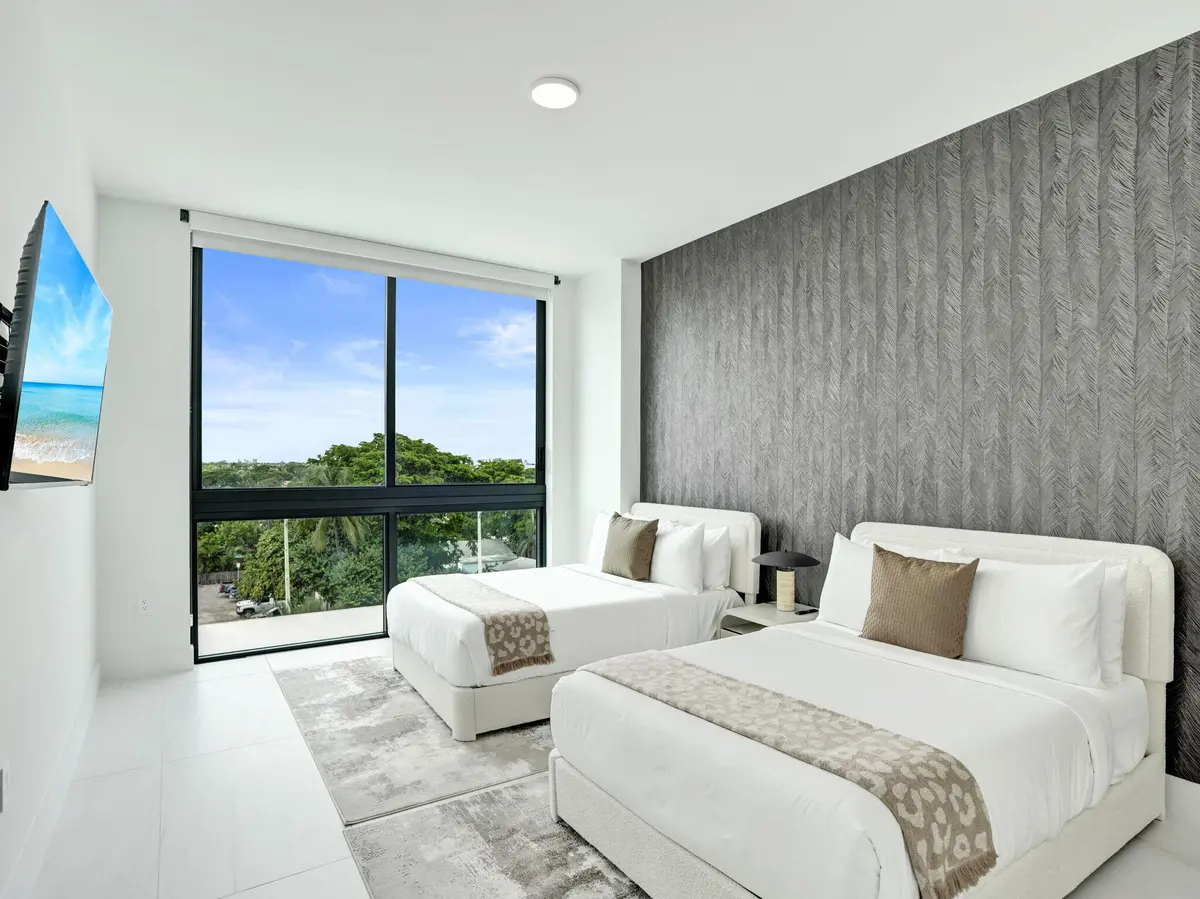 8-web-or-mls-DSC02041 at 305 BRINY Avenue 401, Pompano Beach