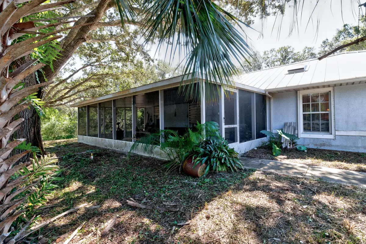 Front at 14325 101st Street, Fellsmere