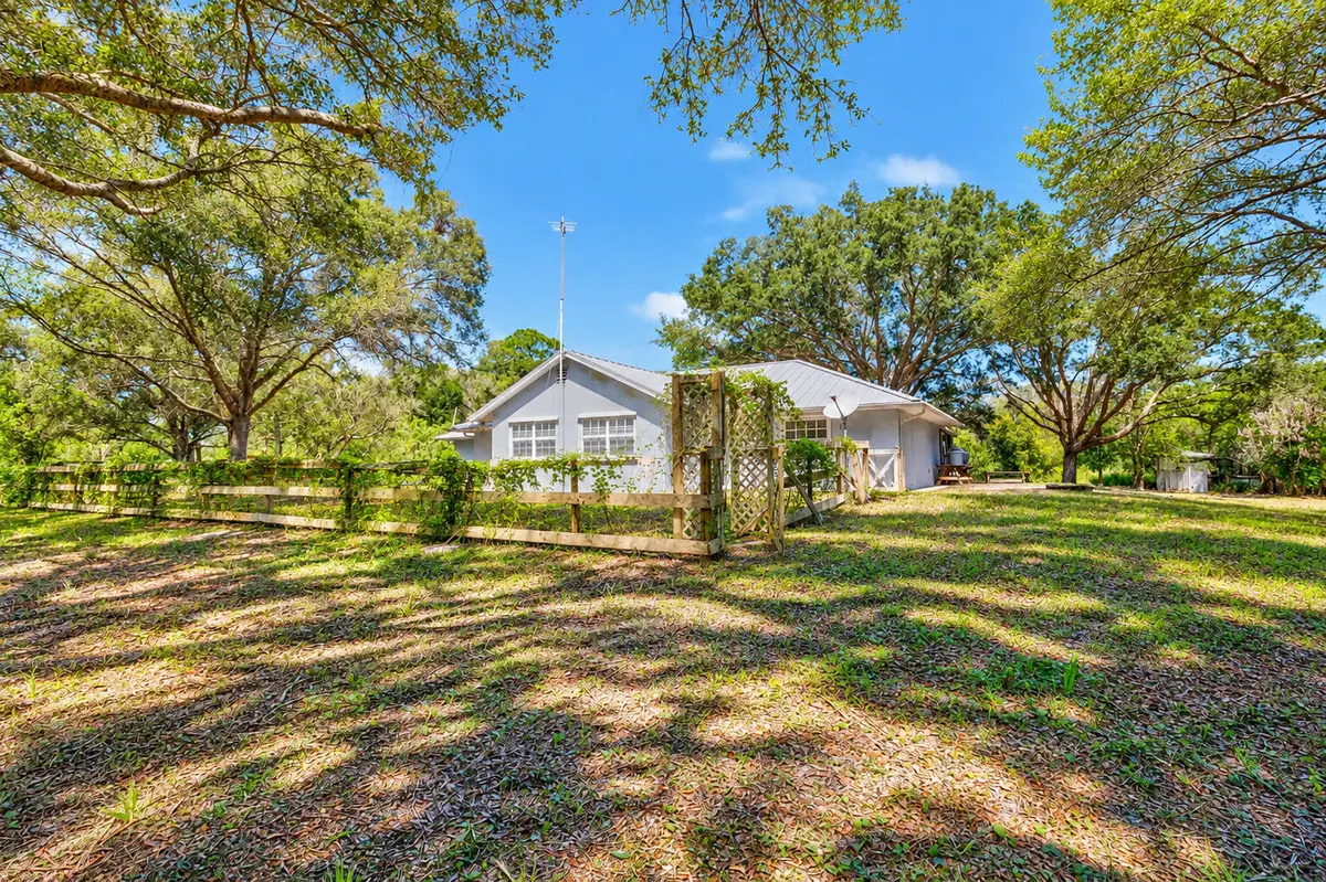 Back at 14325 101st Street, Fellsmere