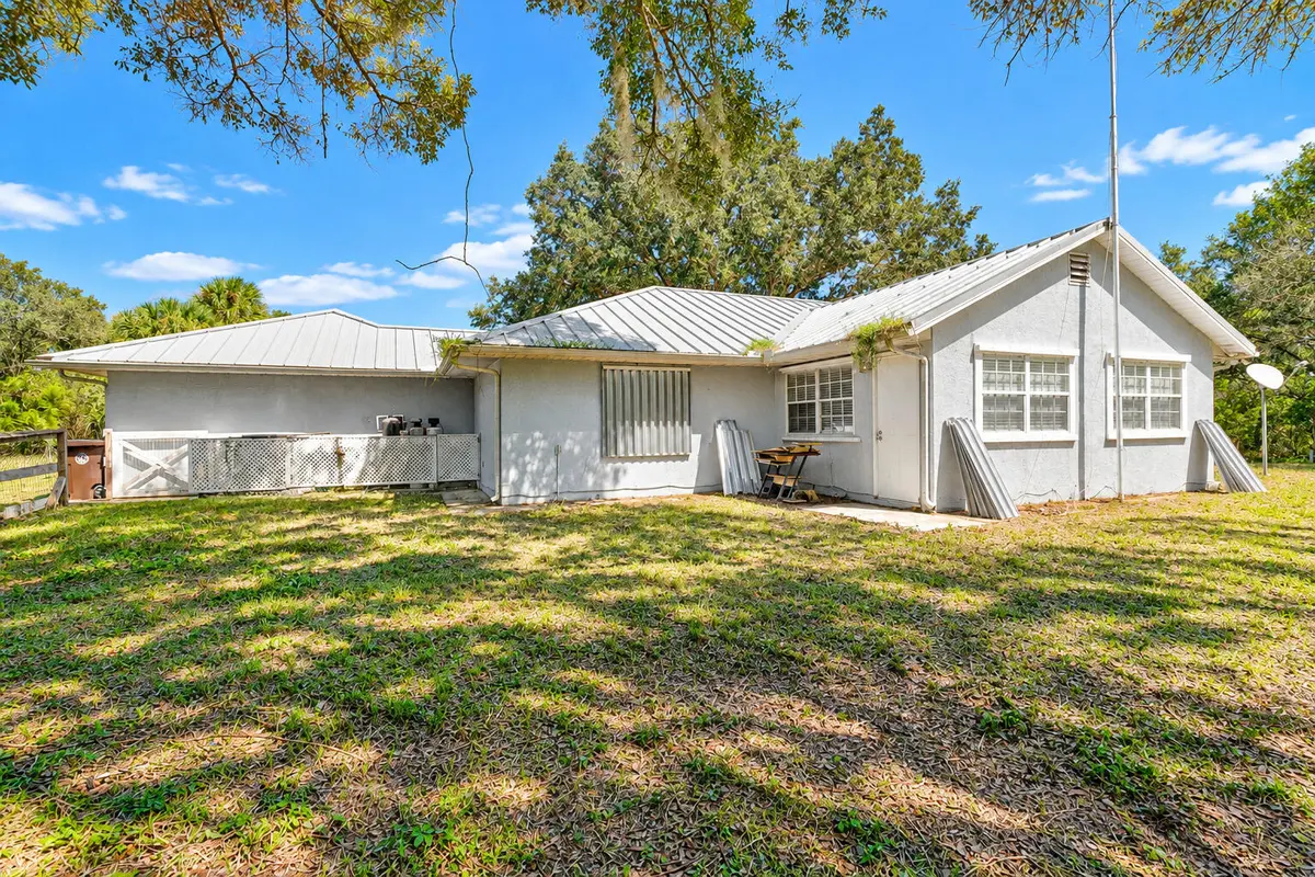 Rear at 14325 101st Street, Fellsmere