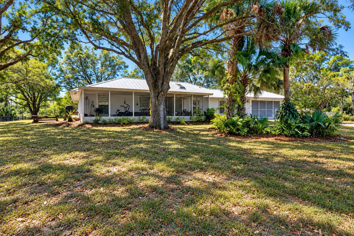 Front at 14325 101st Street, Fellsmere