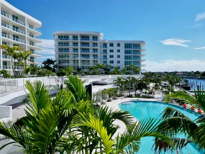 2200 Pga Boulevard 713, Palm Beach Gardens – Condominium for sale