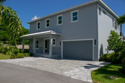 1023 NE Orange Avenue, Jensen Beach – Single Family Residence for sale