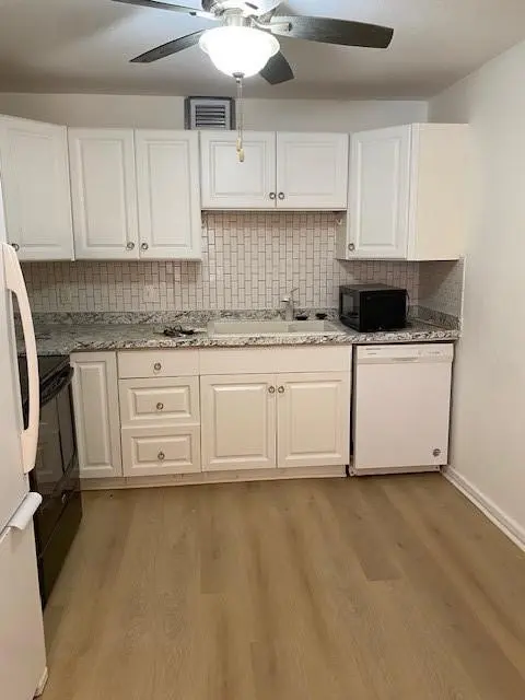 Kitchen at 1805 Eleuthera Point N1, Coconut Creek
