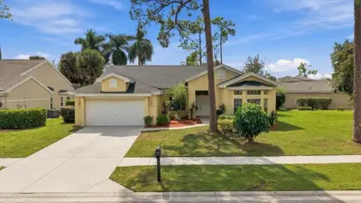 1015 LAKE BREEZE Drive, Wellington – Single Family Residence for sale