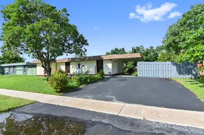 7903 NW 69TH Avenue, Tamarac – Single Family Residence for sale