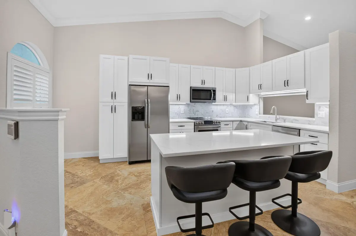 Custom Soft Close Cabinets at 8547 VIA SERENA 8547, Boca Raton