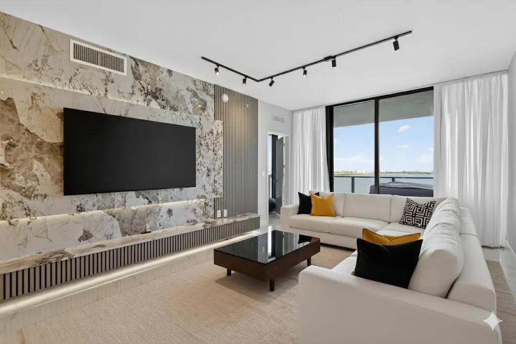 20251203030157976914000000-o at 700 NE 24th Street 2006, Miami