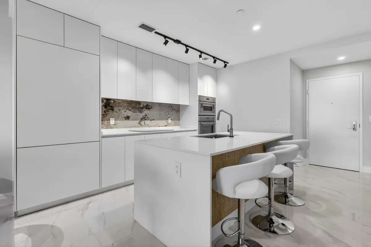 20251203025827944641000000-o at 700 NE 24th Street 2006, Miami