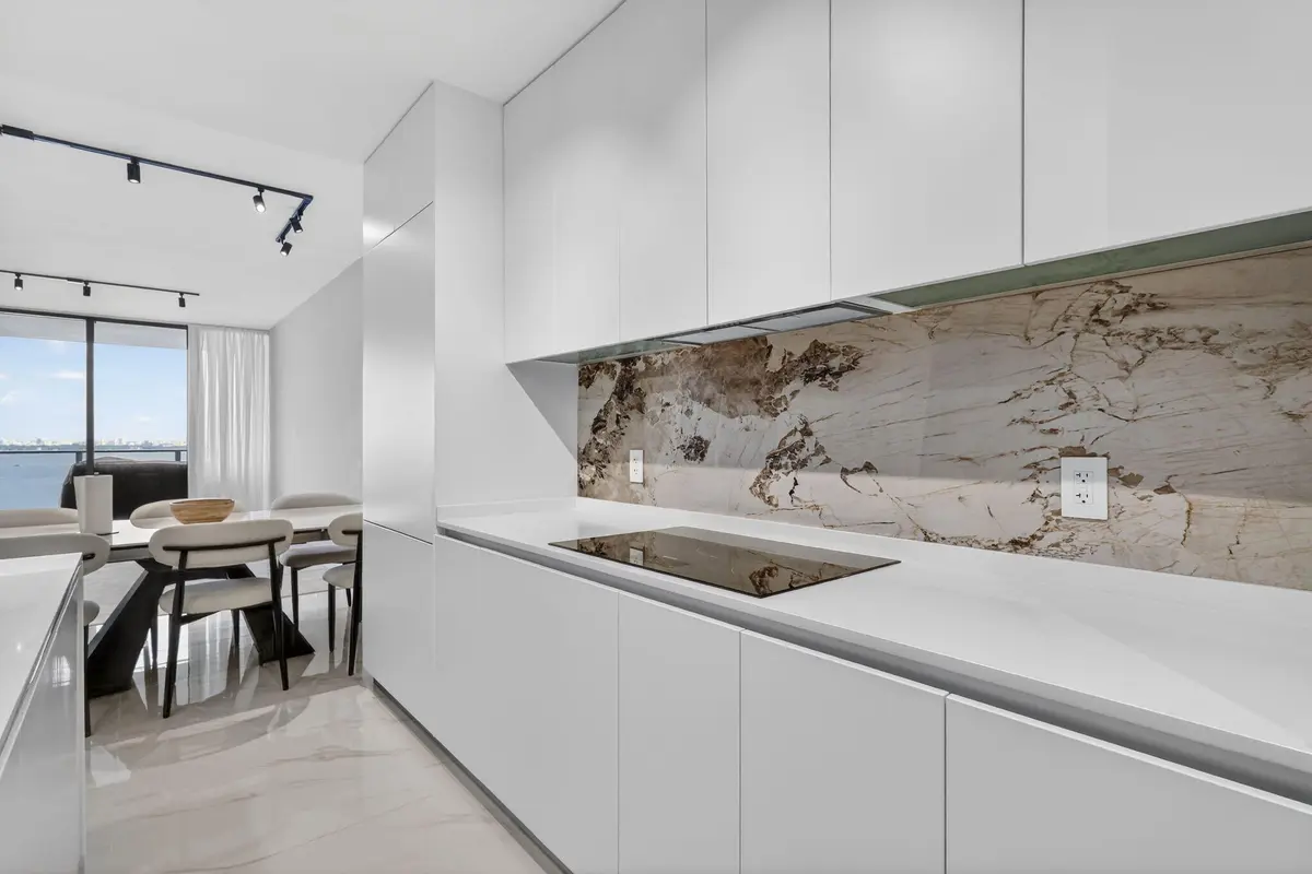 20251203025826034518000000-o at 700 NE 24th Street 2006, Miami