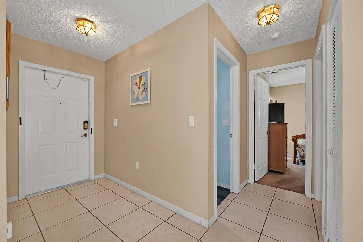8-7757 at 7757 NW 25TH Street, Margate