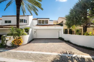 13 Sloans Curve Drive, Palm Beach – Condominium for rent